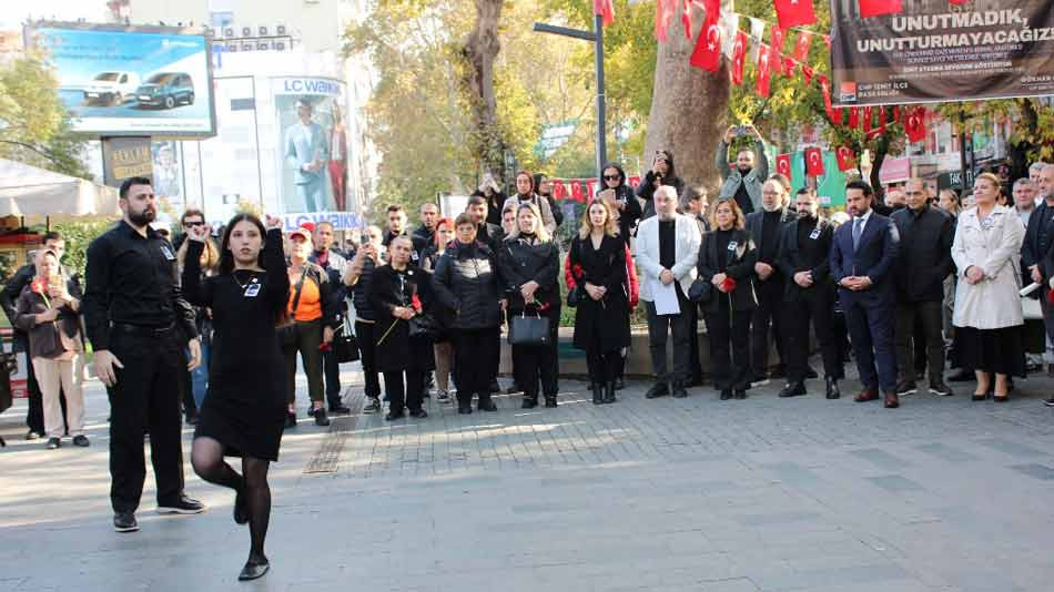 CHP İzmit’ten alışılmışın dışında Atatürk anması