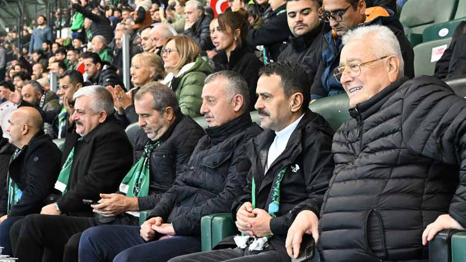 KOCAELİSPOR VALİ AKTAŞ, AK PARTİ, CHP VE MHP'LİLERİ YANYANA OTURTTU